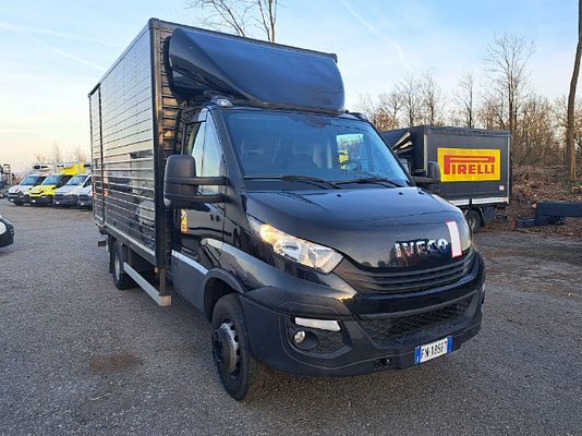 Vehicle image 2 / 16