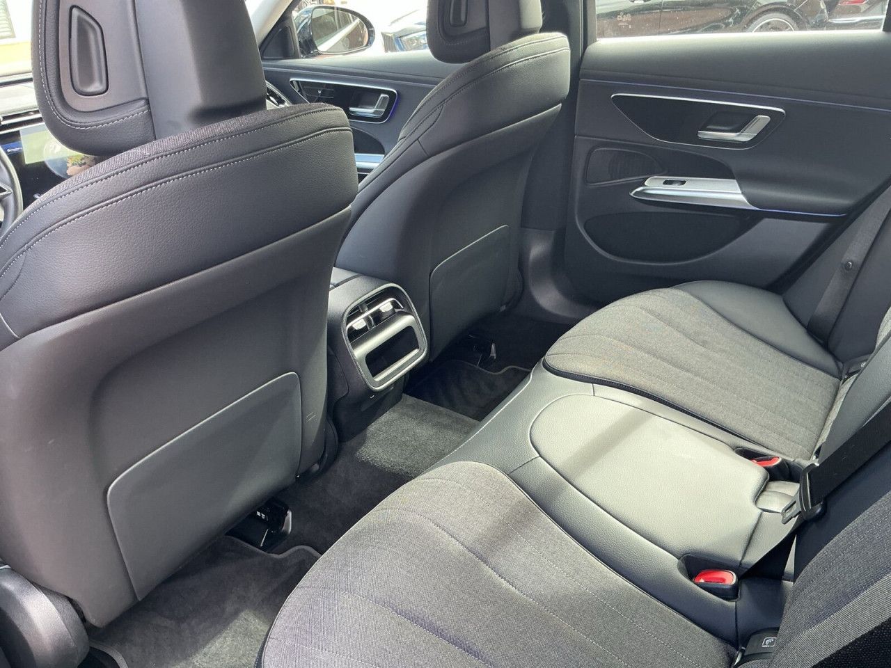 Mercedes-Benz E-Klasse – Bild 18
