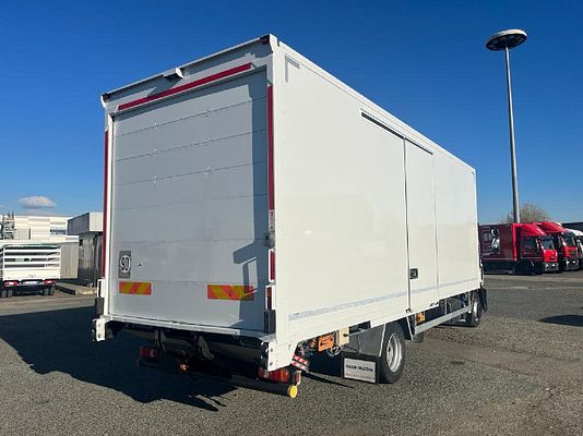Vehicle image 4 / 13