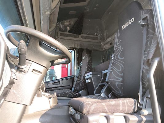 Vehicle image 12 / 17