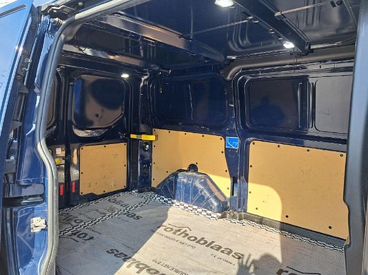 Vehicle image 6 / 13