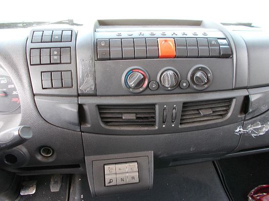 Vehicle image 8 / 12