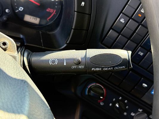 Vehicle image 9 / 18