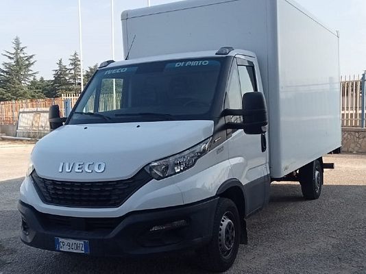 Vehicle image 2 / 5