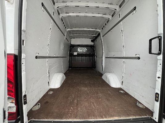 Vehicle image 10 / 13