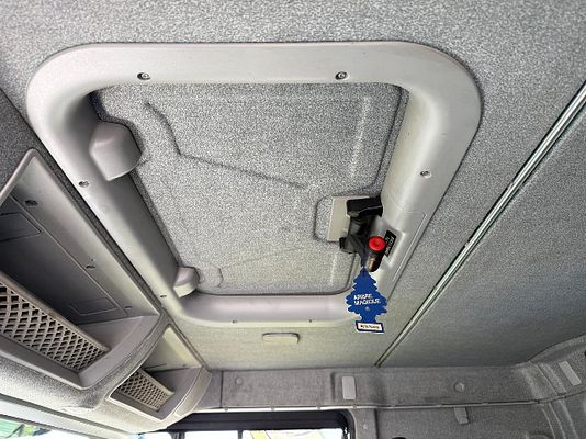 Vehicle image 12 / 18
