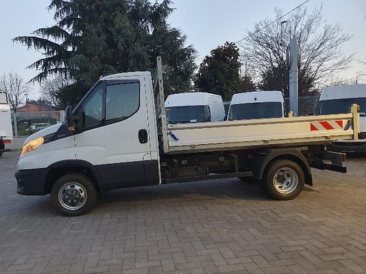 Vehicle image 5 / 10