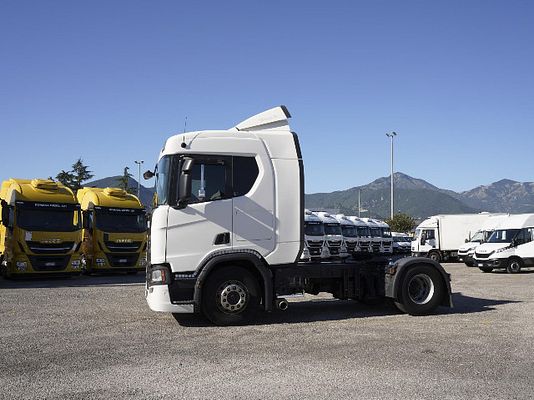 Vehicle image 8 / 13