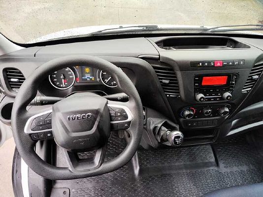 Vehicle image 7 / 9