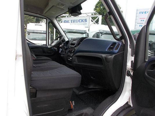 Vehicle image 6 / 13