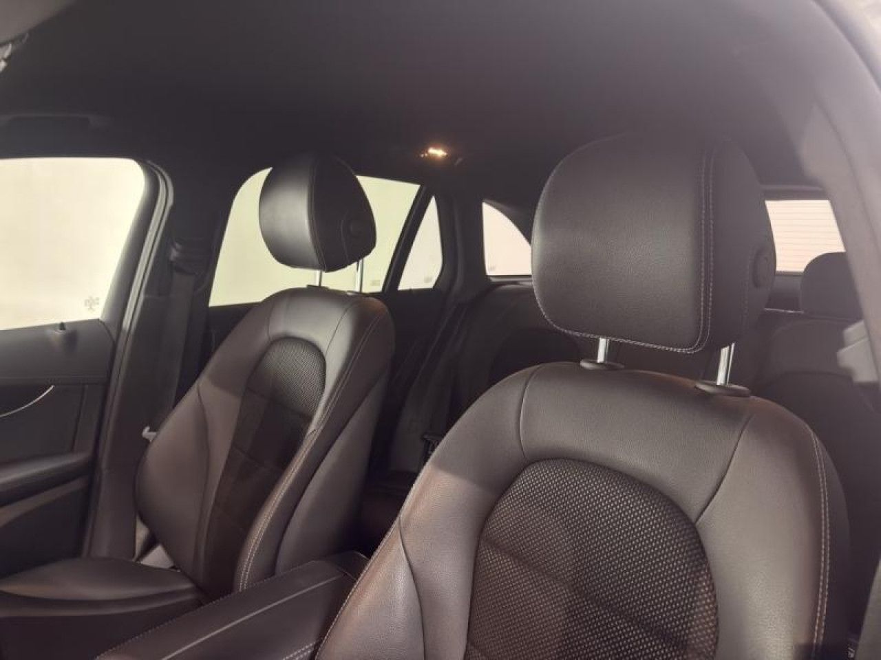 Photo du v&eacute;hicule 9 / 18