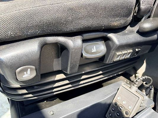 Vehicle image 10 / 14