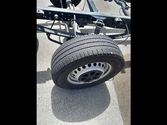 Vehicle image 8 / 17