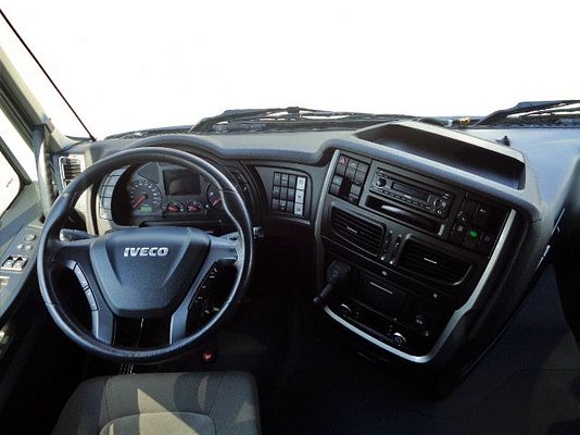 Vehicle image 10 / 14