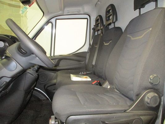 Vehicle image 5 / 5