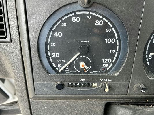 Vehicle image 15 / 19