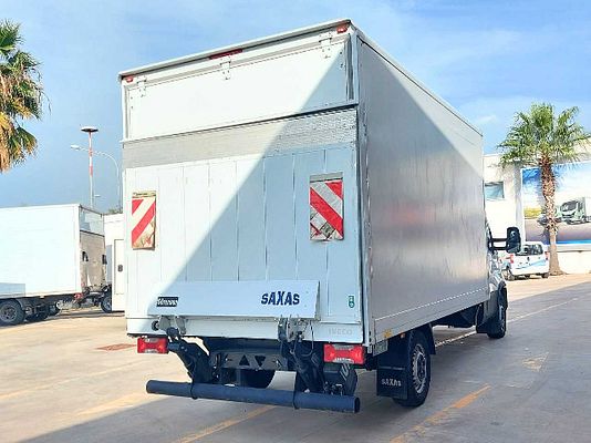 Vehicle image 3 / 8