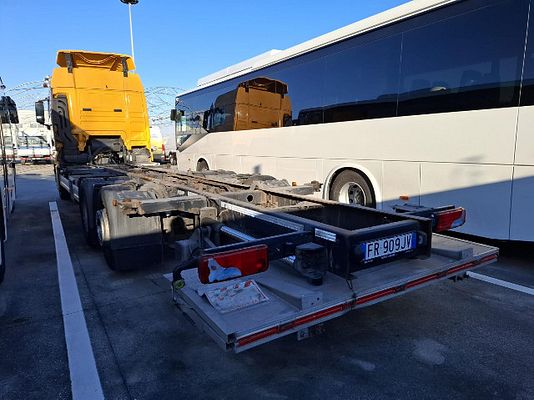 Vehicle image 4 / 12