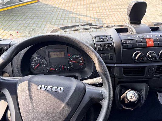 Vehicle image 8 / 11