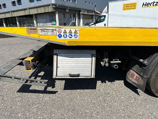 Vehicle image 7 / 17