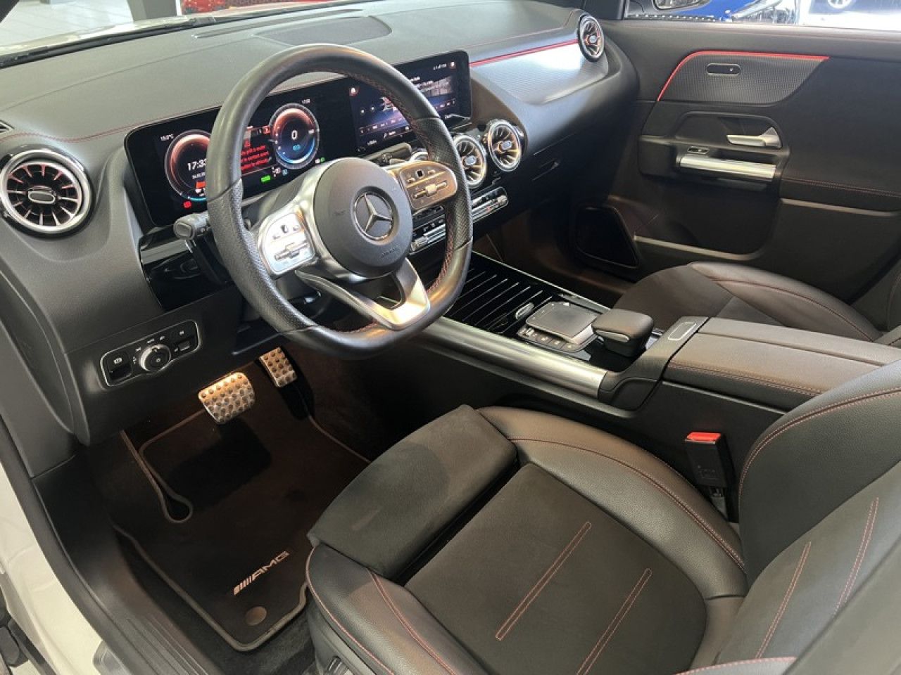 Photo du v&eacute;hicule 9 / 18