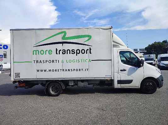 Vehicle image 3 / 9