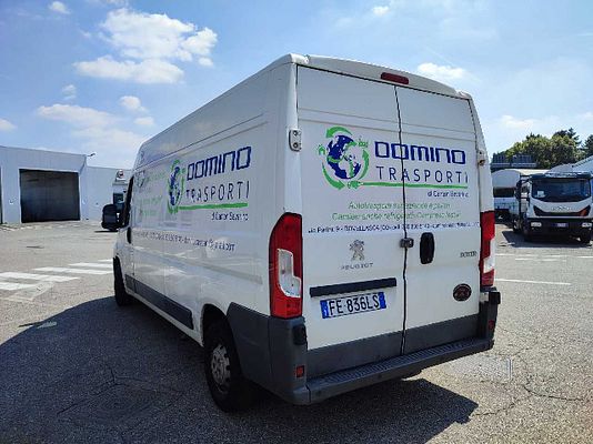 Vehicle image 5 / 8