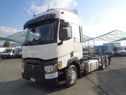 Vehicle image 2 / 20