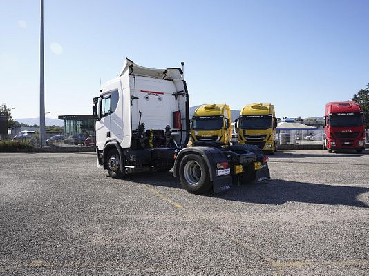 Vehicle image 7 / 13