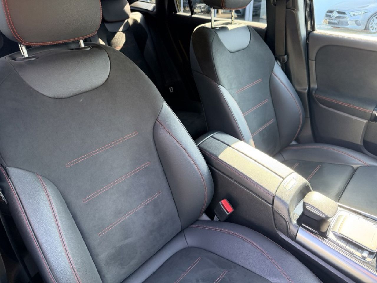 Photo du v&eacute;hicule 16 / 18