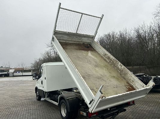 Vehicle image 7 / 15