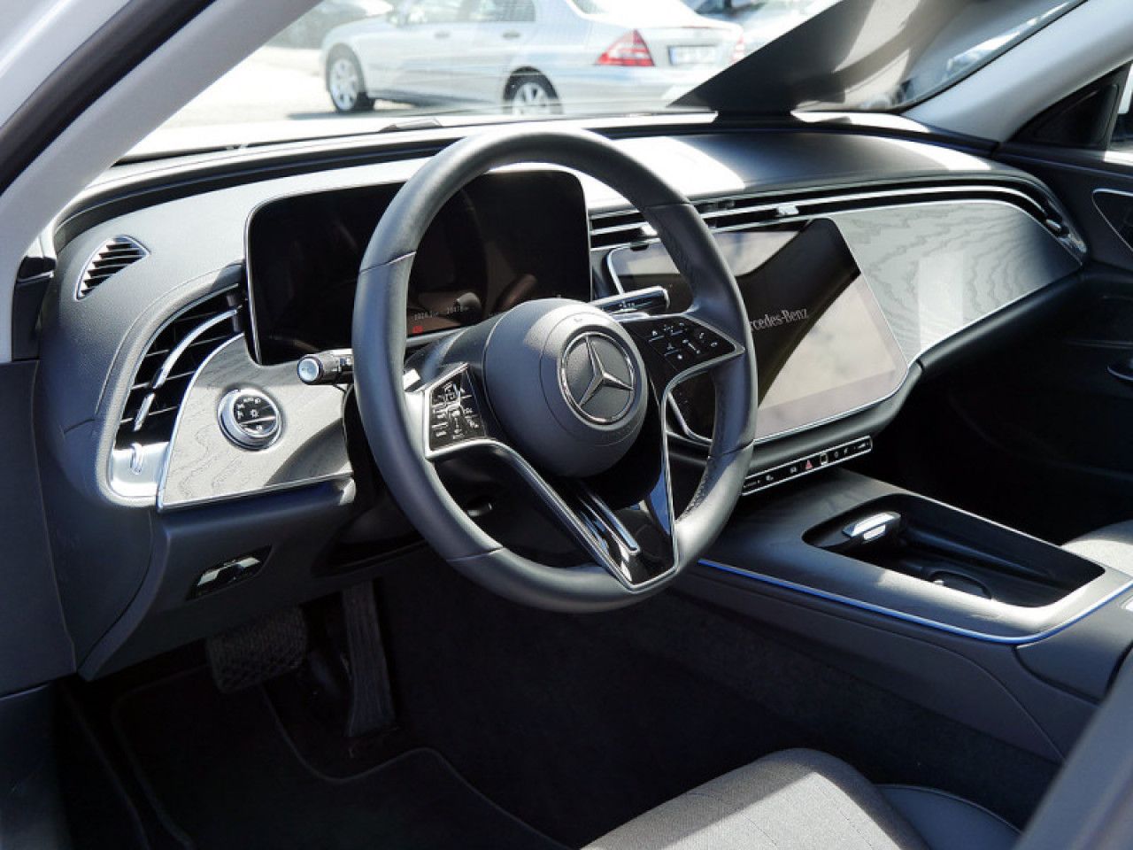 Mercedes-Benz E-Klasse – Bild 13