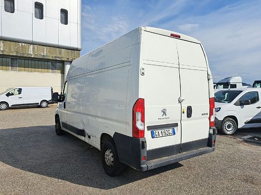 Vehicle image 10 / 15