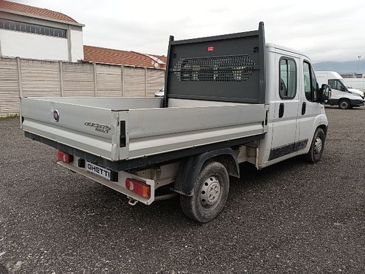 Vehicle image 3 / 5