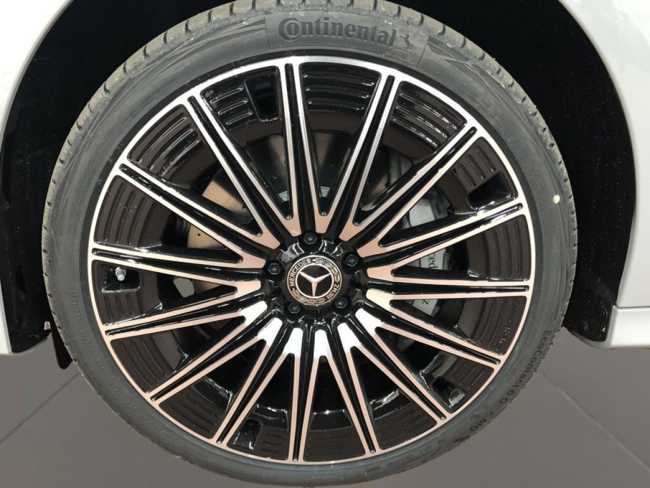 Mercedes-Benz E-Klasse – Bild 8
