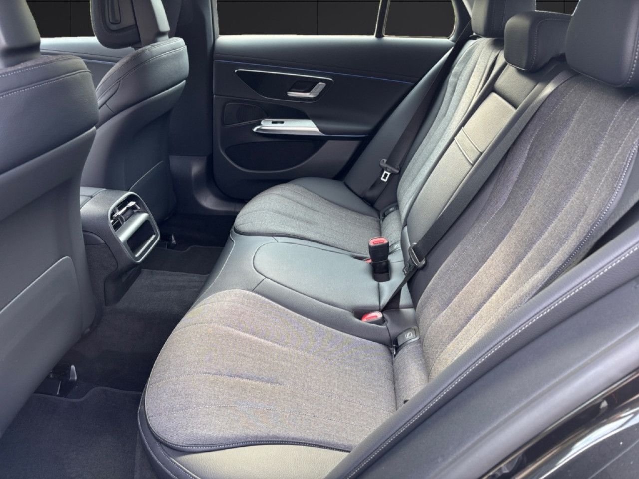 Mercedes-Benz E-Klasse – Bild 13