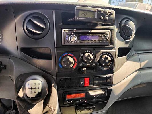 Vehicle image 8 / 10