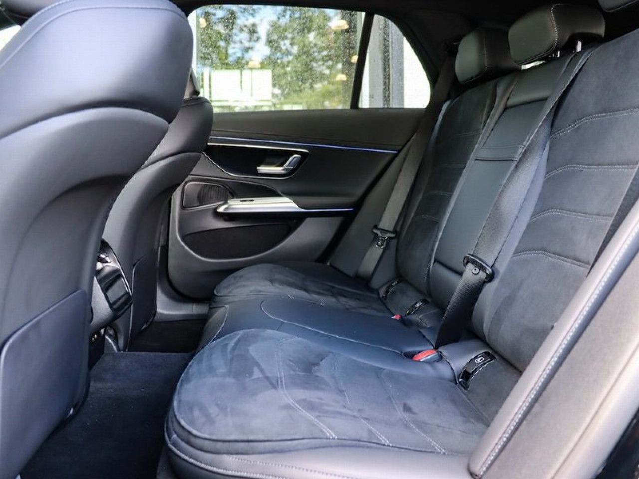 Mercedes-Benz E-Klasse – Bild 25