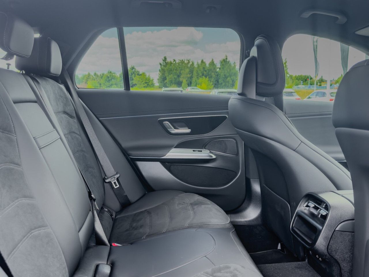 Mercedes-Benz E-Klasse – Bild 17