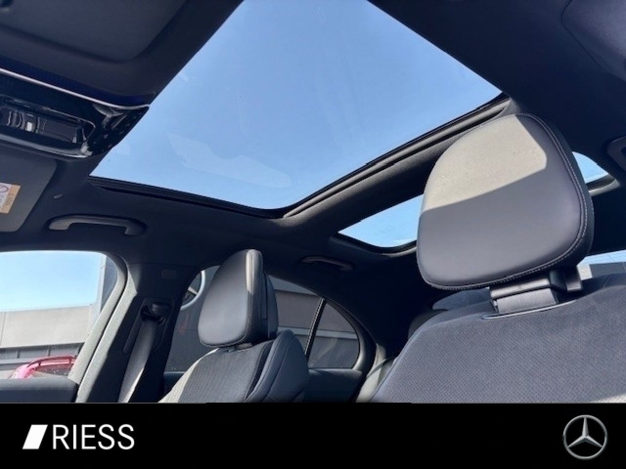 Mercedes-Benz E-Klasse – Bild 12