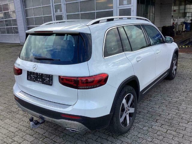 Mercedes-Benz GLB 220