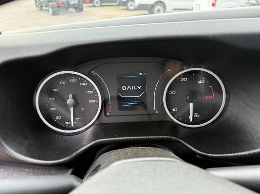 Vehicle image 14 / 15