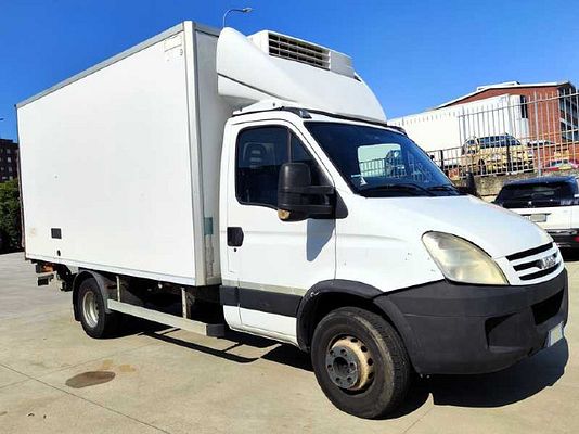 Vehicle image 2 / 10