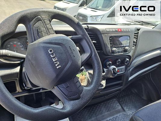 Vehicle image 8 / 11