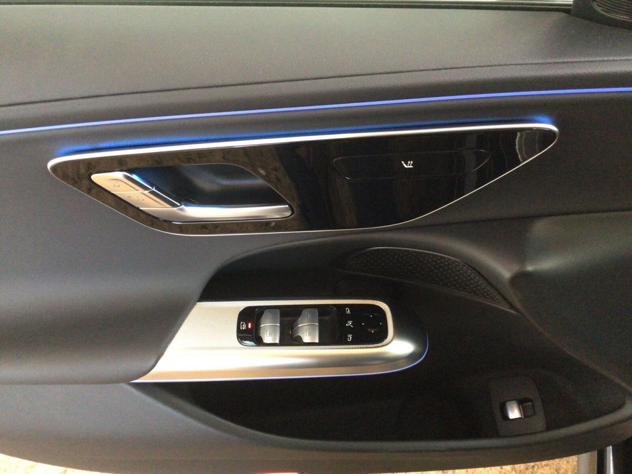 Mercedes-Benz E-Klasse – Bild 13