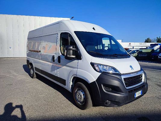 Vehicle image 3 / 11