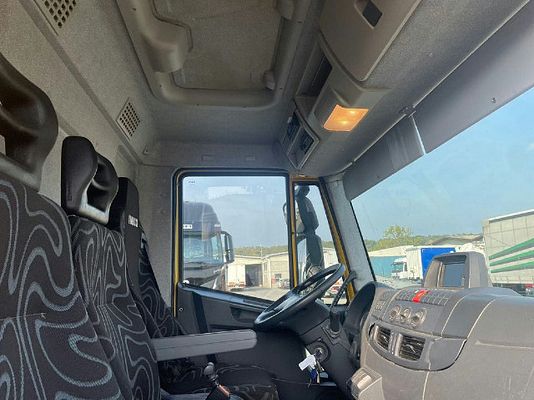Vehicle image 5 / 19