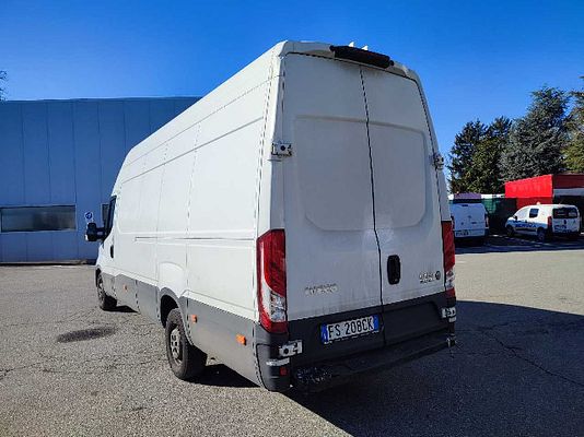 Vehicle image 6 / 11