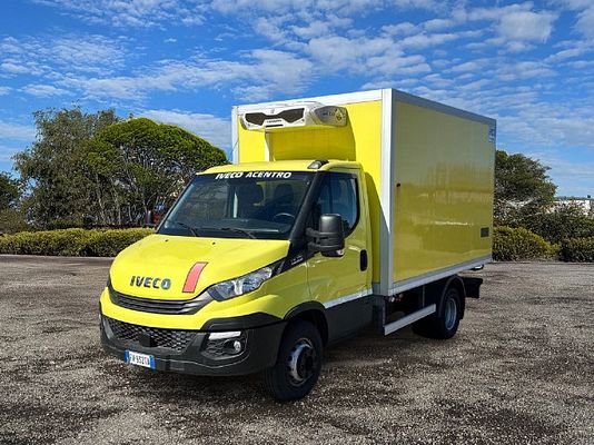 Vehicle image 1 / 17