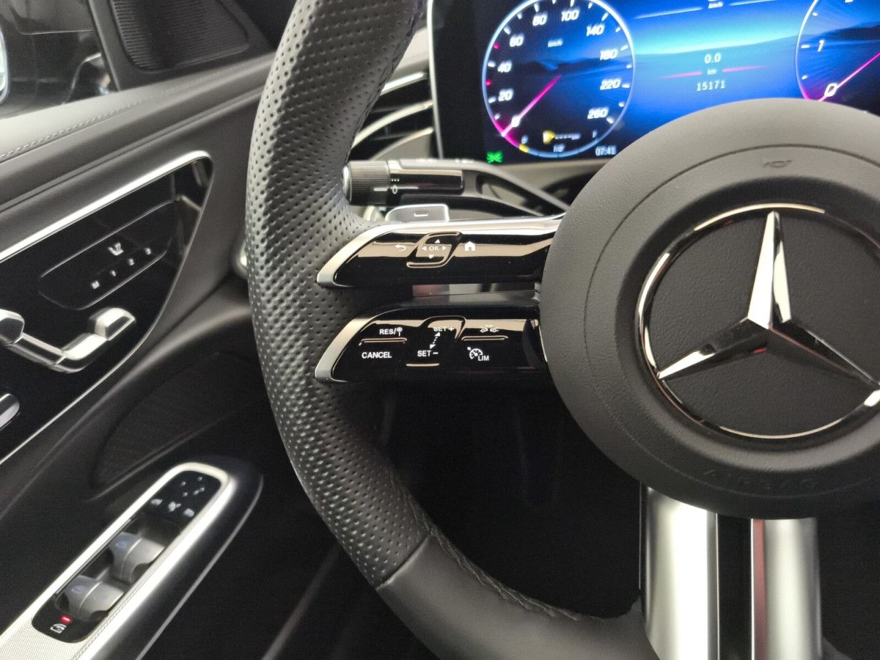 Mercedes-Benz E-Klasse – Bild 16